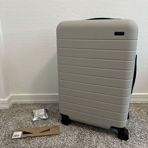 Away "The Carry-On" Hard Shell Suitcase Cloud Grey 21.7" x 13.7" x 9" Brand New